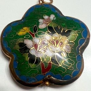 Flower shaped cloisonné pendant